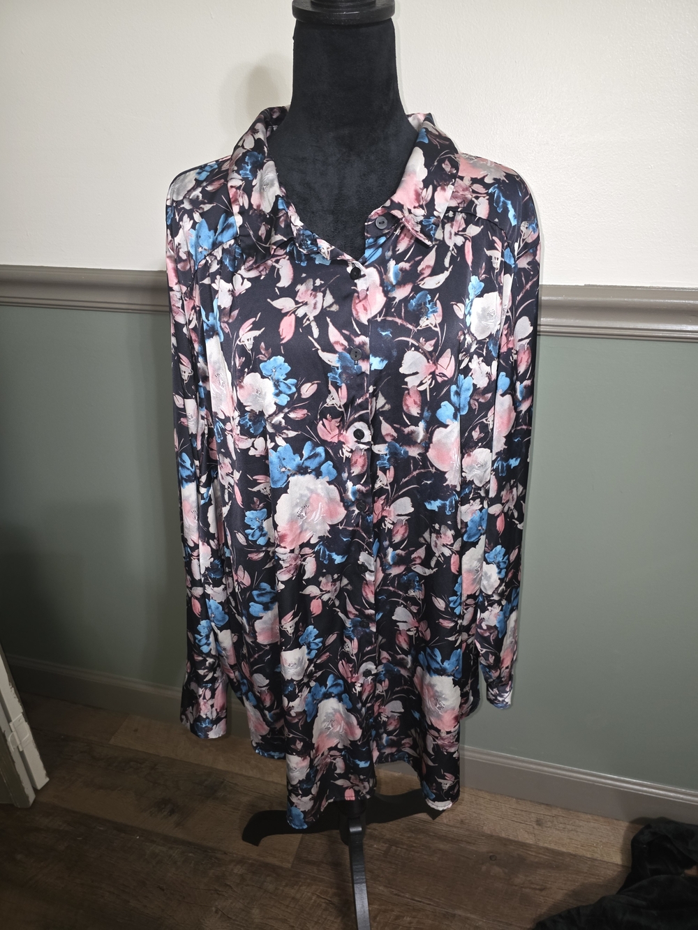 Torrid Floral Top in Black, Blue & Cream